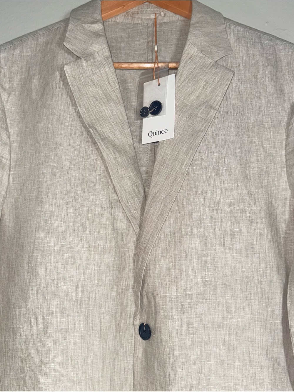 QUINCE 100% EUROPEAN LINEN BLAZER IN FLAX - Picture 3 of 11